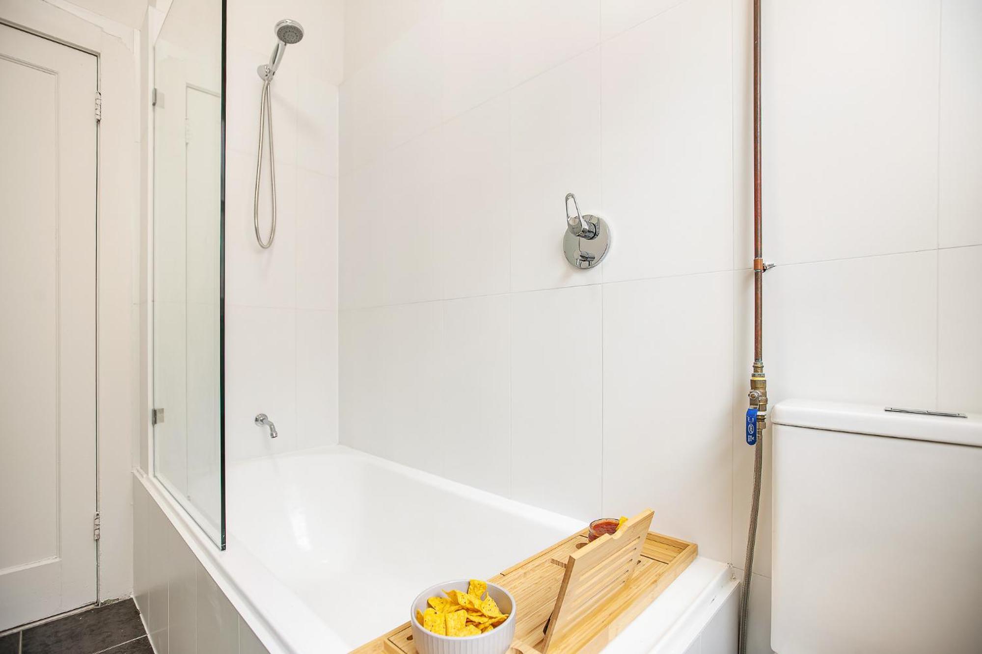 Manly Getaway - Perfect Location, Stylish - Mins Walk To Manly & Wharf - Perfect For Families, Couples & Business Travellers Sydney